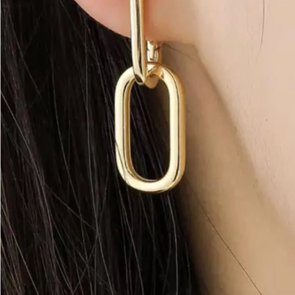 NWT. Trending geometric petite dangle drop earrings. - Picture 3 of 4